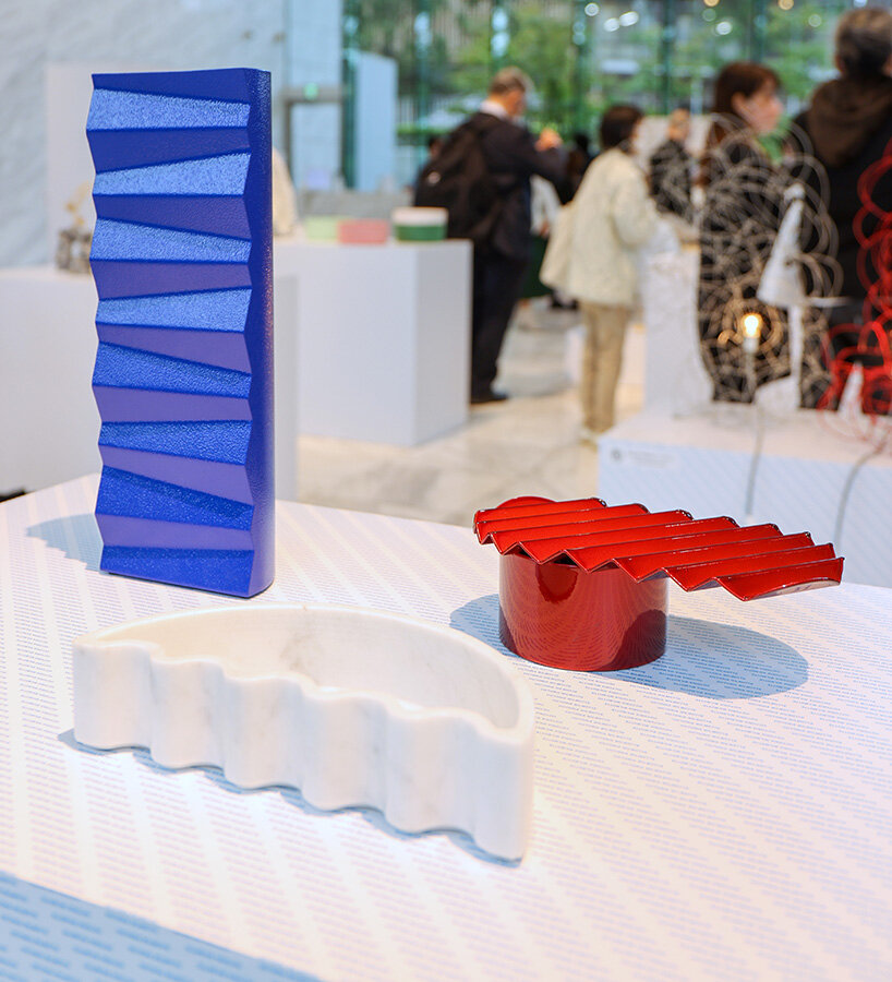 horizontal zigzag vase, zagzagogetti, portaogetti ii by victoria wilmotte image © designboom