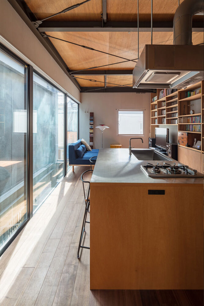 workbench in the middle 