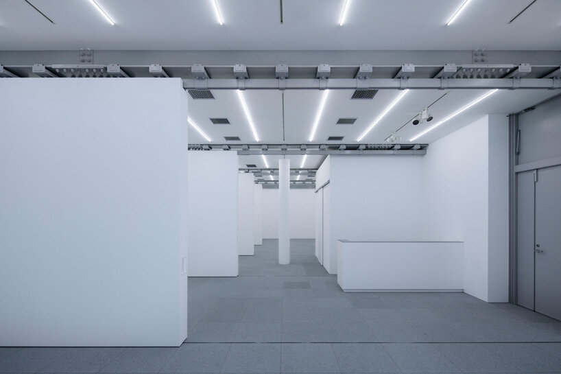 CASE-REAL installs movable walls inside a basement art gallery in tokyo