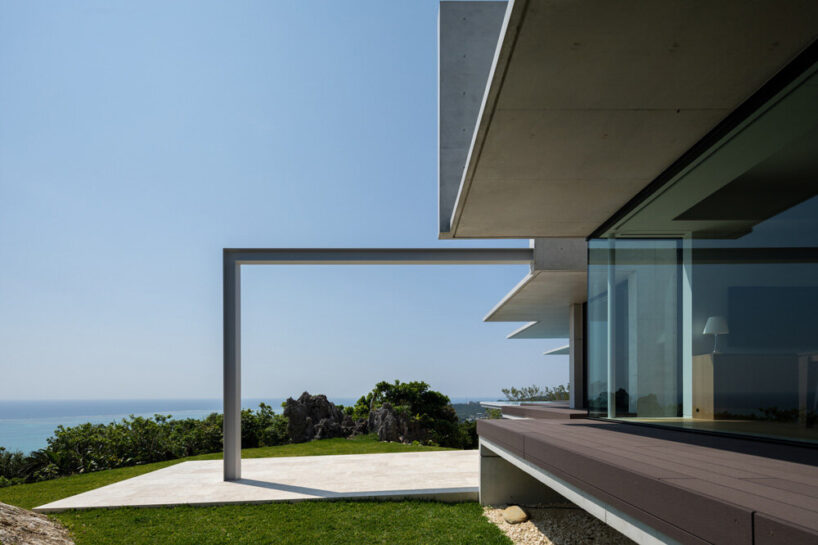 a geometric framing buttress crops the vast and wild nature into an impressive spectacle