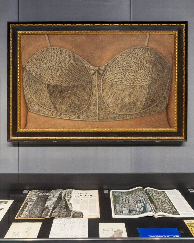 on the wall: soutien-gorge, 1964