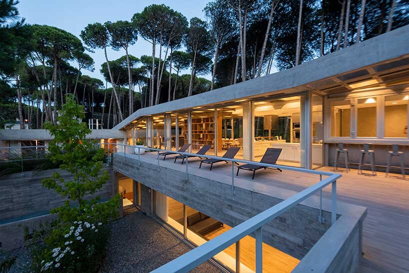 the ceiling employs a small inclination 