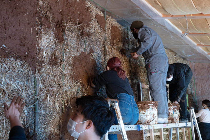 the home is built using the ‘straw bale house’ construction method