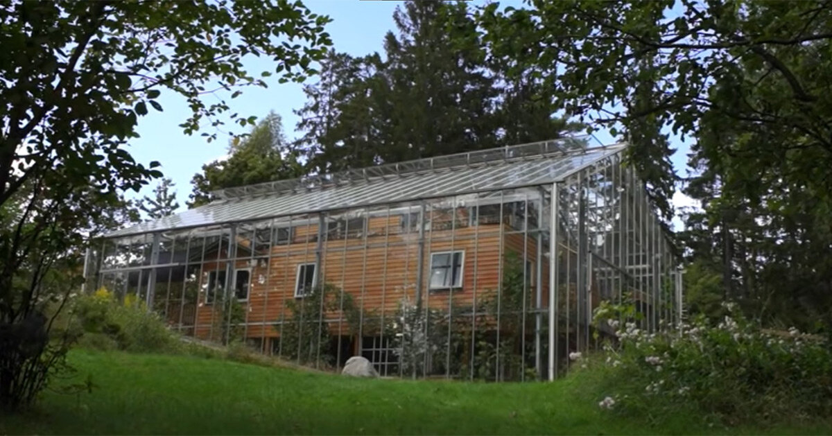 404 error page deisgn example #461: swedish family envelops home in greenhouse to warm up stockholm weather