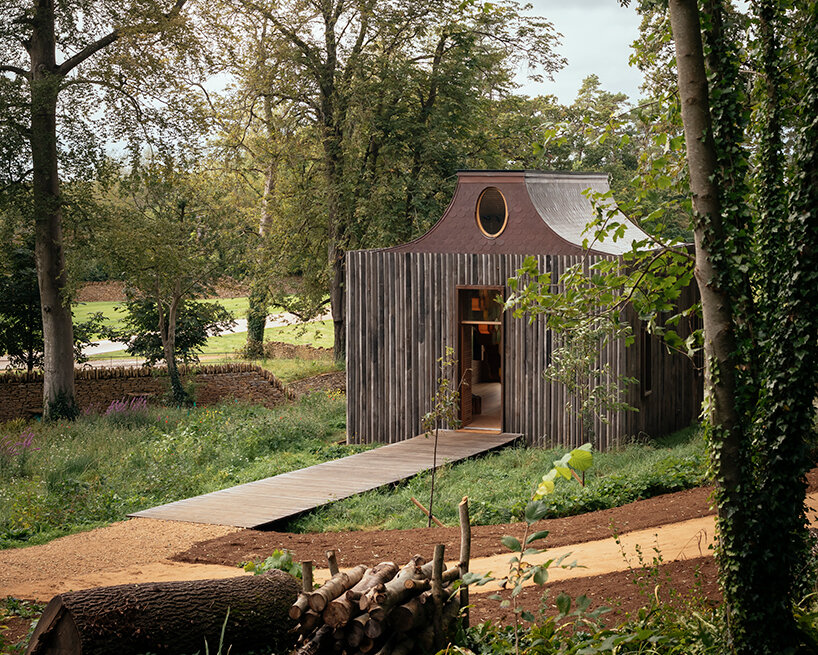 invisible studio beezantium