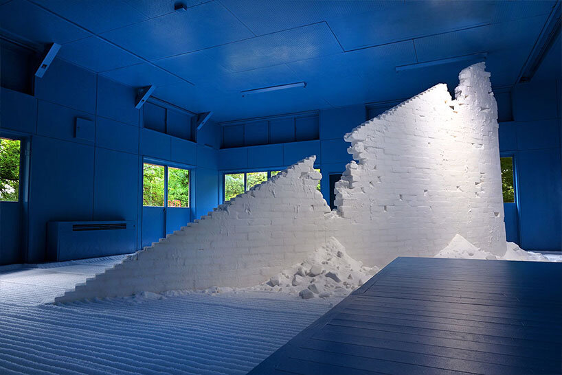 motoi yamamoto shapes 'a path of memories' with intricate maze-pattern installation