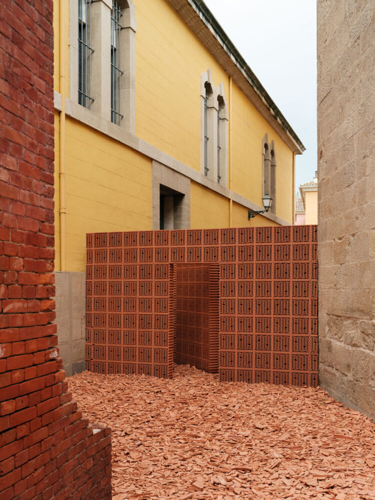 the project gives the tobacco factory as a whole its original unity