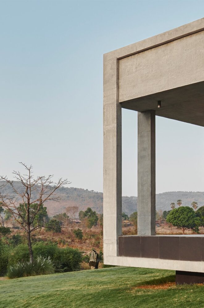 concrete columns become part of the décor