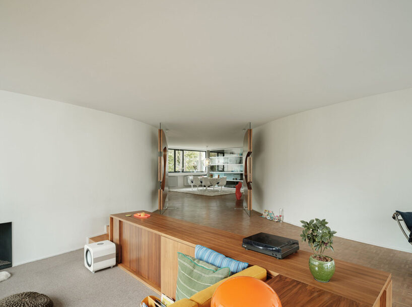 a central space enclosed by two curved walls