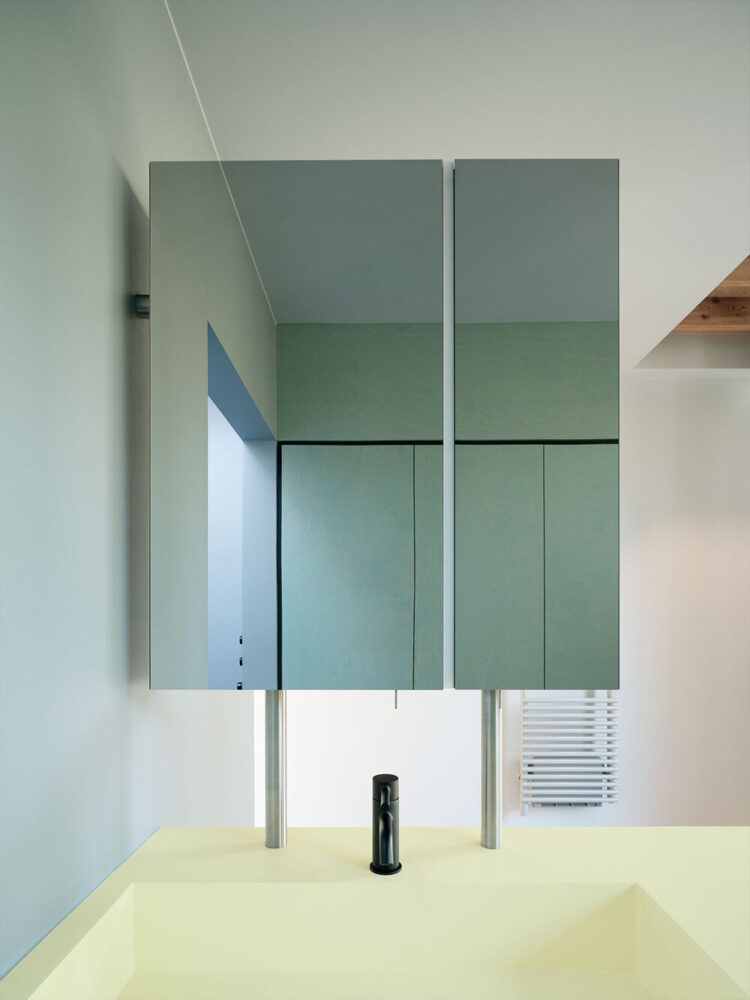 detail of the bathroom