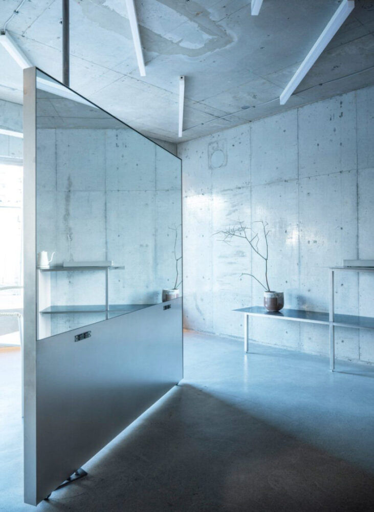 the rotating volume softly divides the space in two