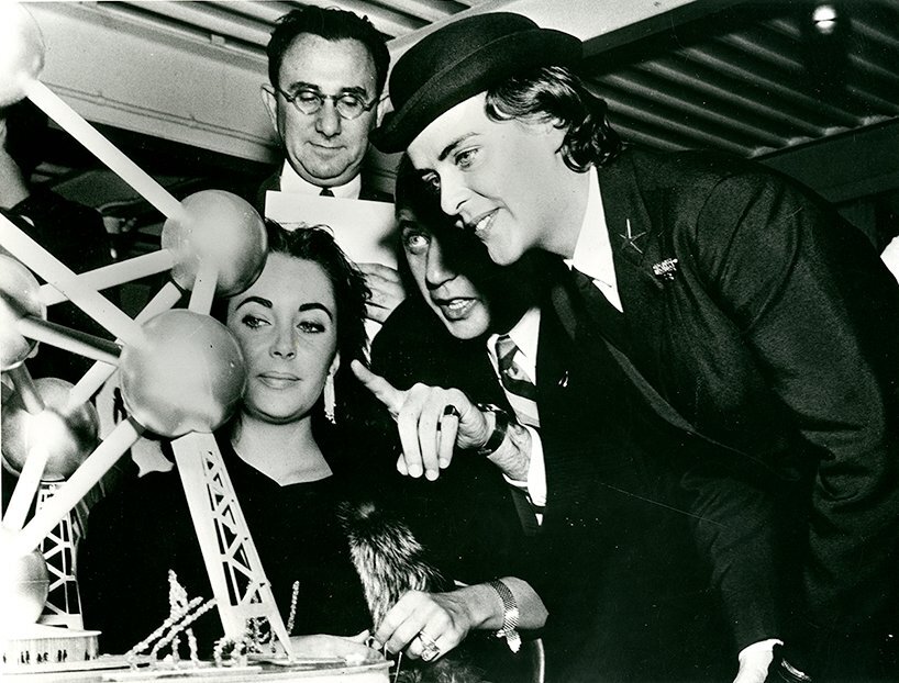 andré waterkeyn, andré & jean polak. the atomium in brussels, belgium, ca 1958 elisabeth taylor with the model exhibited at expo 58 © CIVA collections, brussels