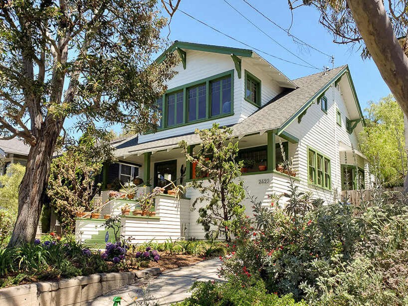 peek inside artist john baldessari’s santa monica home, listed for $3.9M