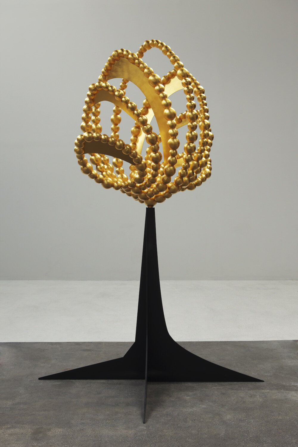 jean-michel othoniel, gold lotus, 2015 | steel, cast aluminum, gold leaf, paint | kukje gallery, séoul © jean-michel othoniel / ADAGP, paris, 2021 | photo: claire dorn / courtesy of the artist & perrotin