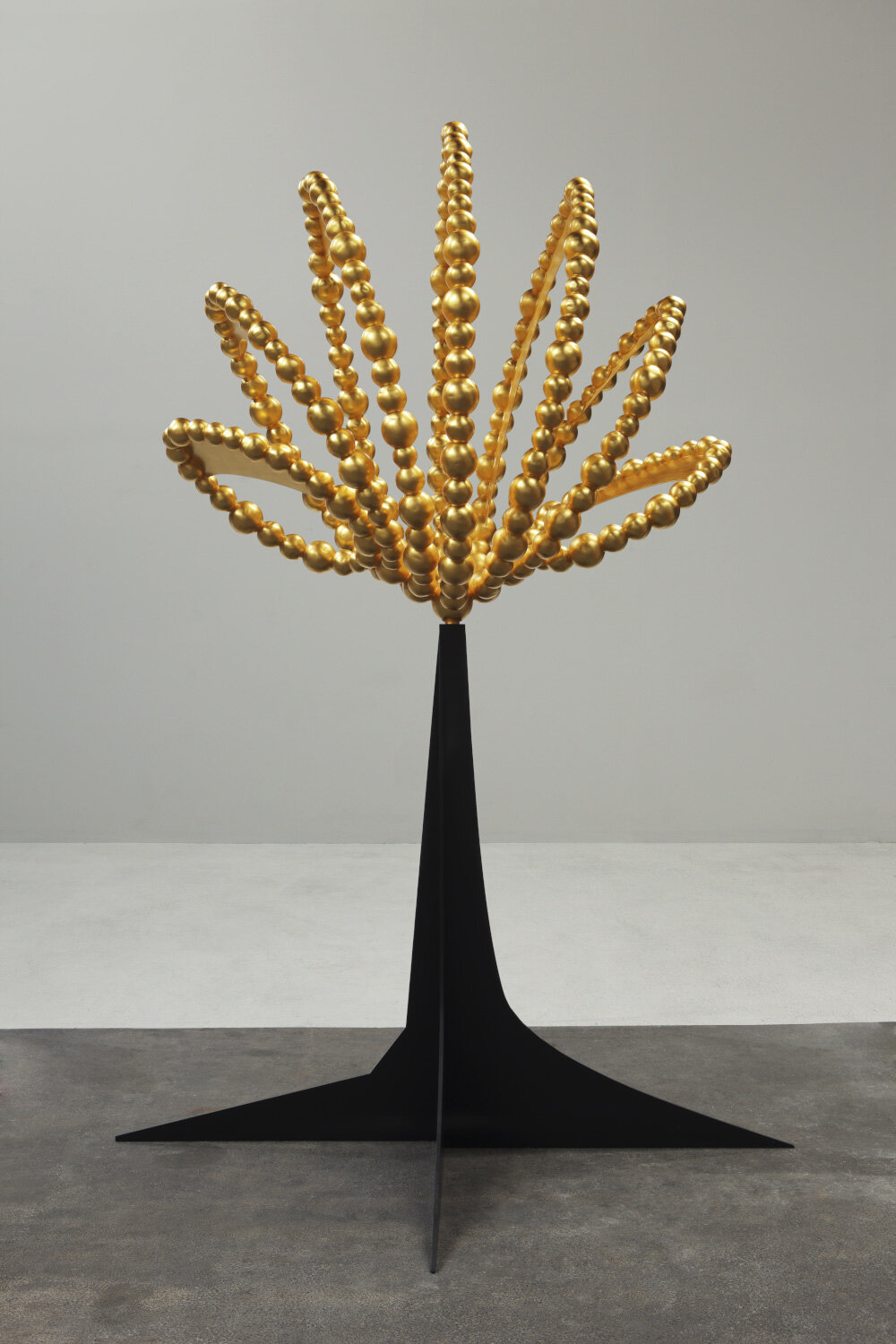 jean-michel othoniel, gold lotus, 2015 | steel, cast aluminum, gold leaf, paint | kukje gallery, séoul © jean-michel othoniel / ADAGP, paris, 2021 | photo: claire dorn / courtesy of the artist & perrotin