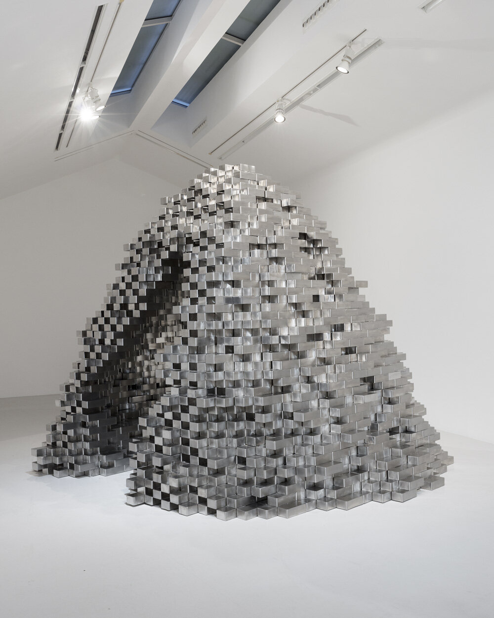 jean-michel othoniel, agora, 2019 | inox © jean-michel othoniel / ADAGP, paris, 2021 | photo: claire dorn / courtesy of the artist & perrotin