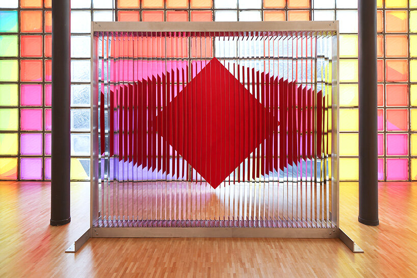 julio le parc presents a color-fueled exhibition at tokyo’s le forum