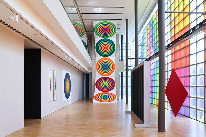 julio le parc presents a color-fueled exhibition at tokyo’s le forum