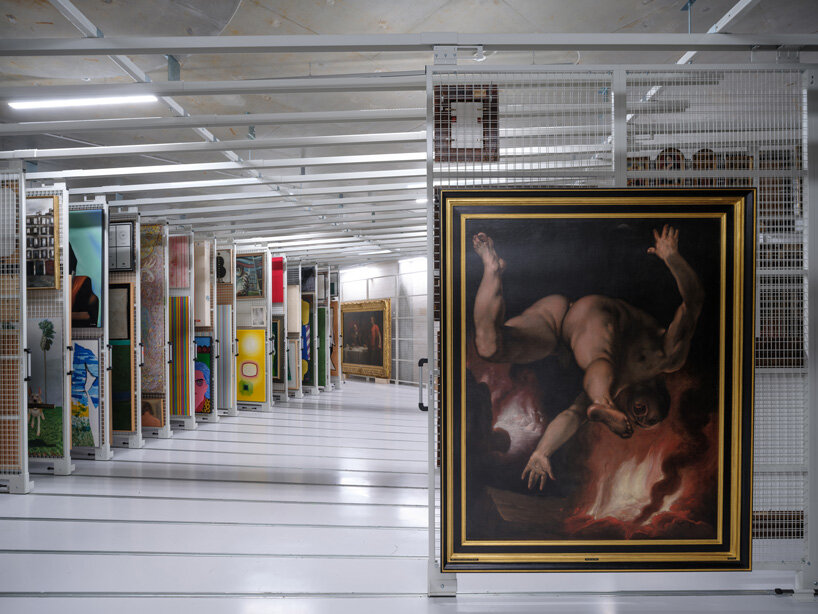 image © ossip van duivenbode