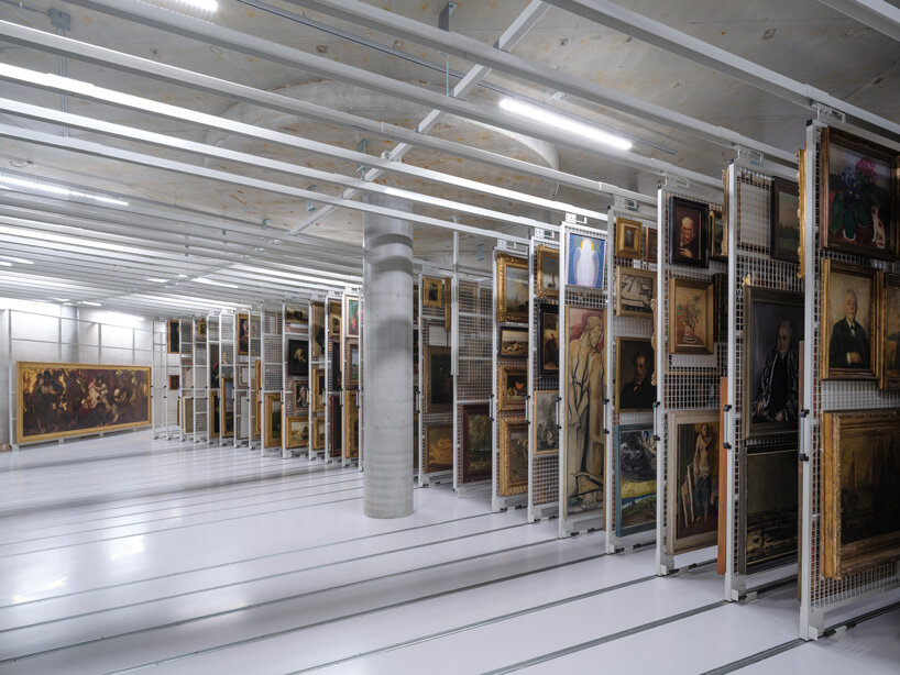 image © ossip van duivenbode