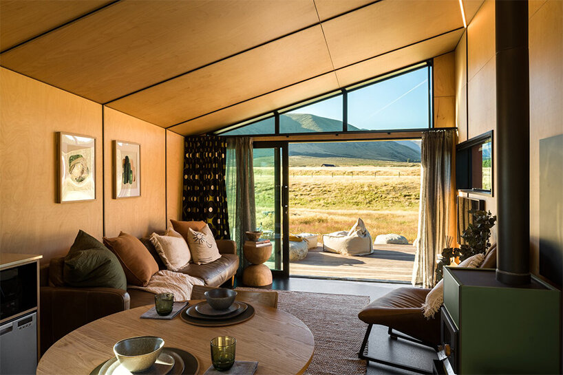 barry connor design's 50sqm cabin retreat in new zealand echoes the aerial dance of birds - 4
