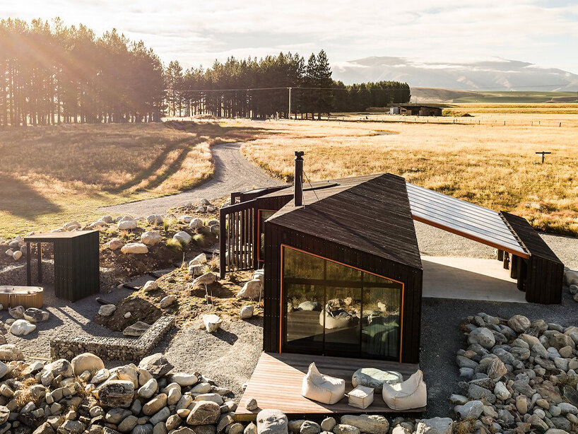 barry connor design's 50sqm cabin retreat in new zealand echoes the aerial dance of birds - 2
