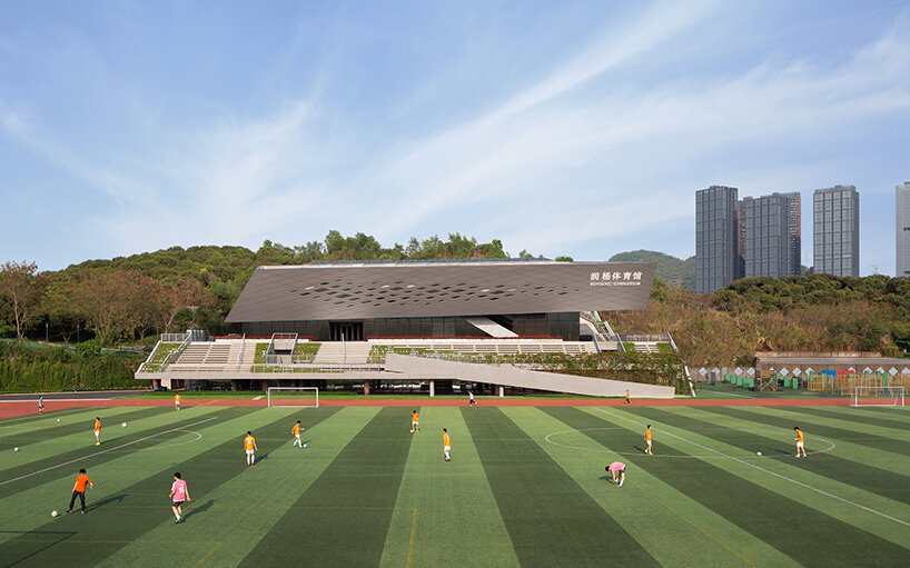 URBANUS' new gymnasium in china blurs the spatial boundaries between sports and leisure