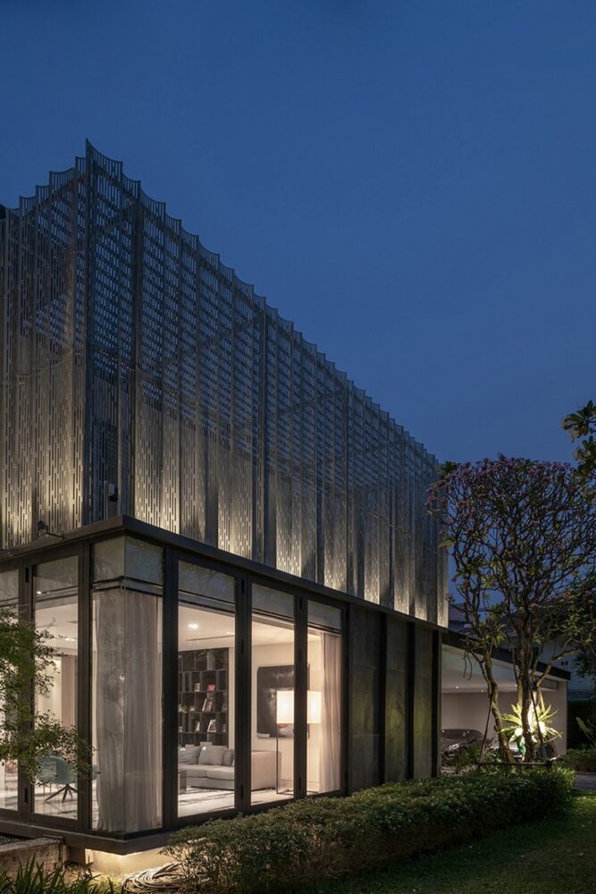 facade lighting at night