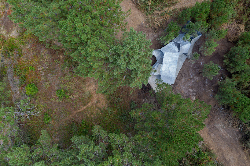 ensamble studio shapes the tent as a blanket that covers the space in spain