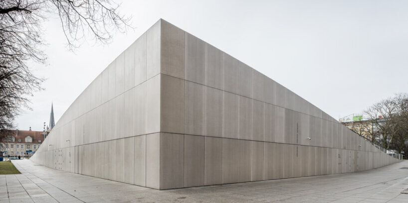 dialogue center przeàomy | photo by juliusz sokoàowski