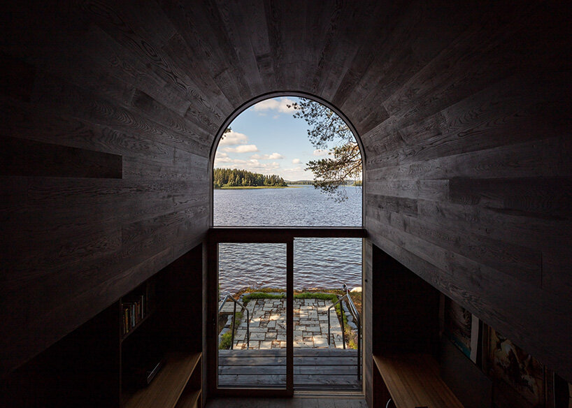 pirinen & salo clad the filmmakers hut in finland with tar-coated shingles