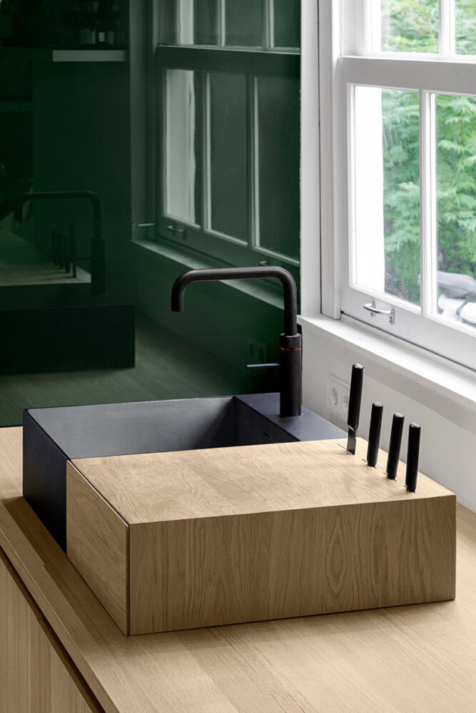 fine finishes clad the kitchen 