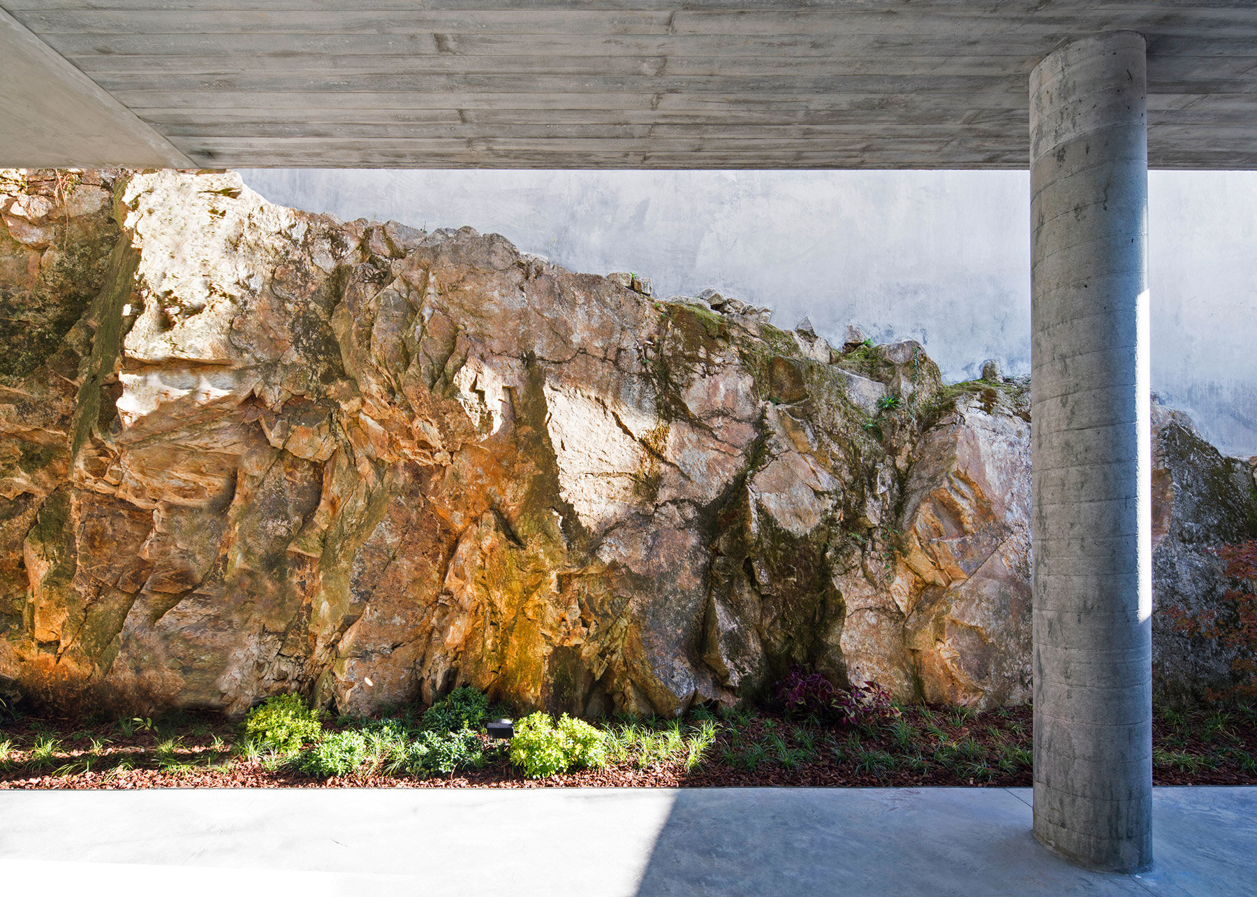 casa-em-nogueiro-AZO-arquitectos-designboom-08a