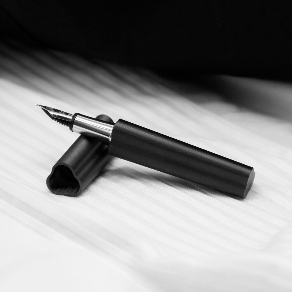 the fountain pen comes in a pocket version to be more contemporary and unconventional