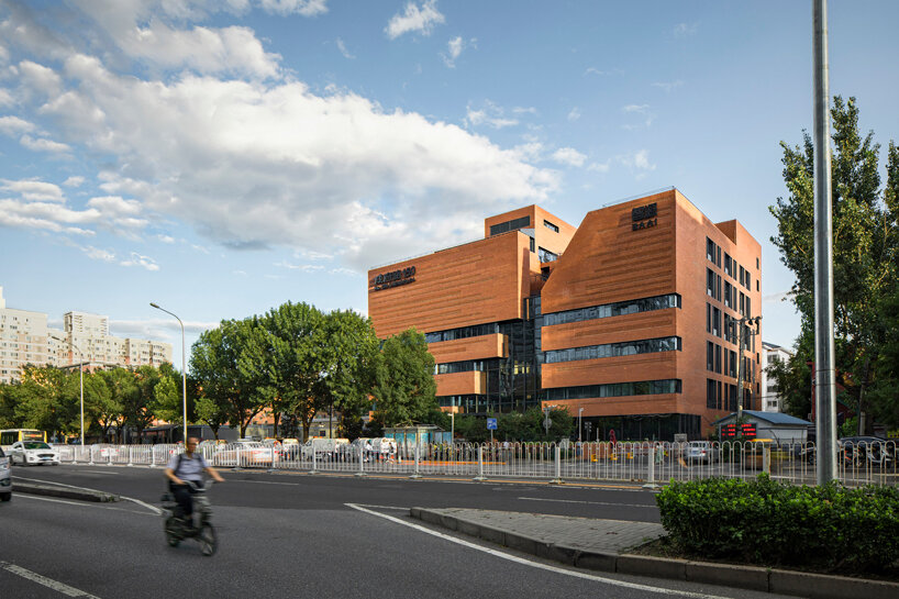 URBANUS adds a brick curtain wall system to office building