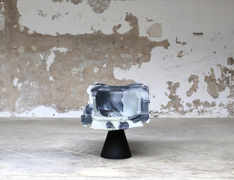 '27 sillas' chair exhibition by OiKo investigates the aesthetics of recycled plastic