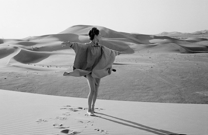 jeanne-claude working on the mastaba project | united arab emirates, february 1982