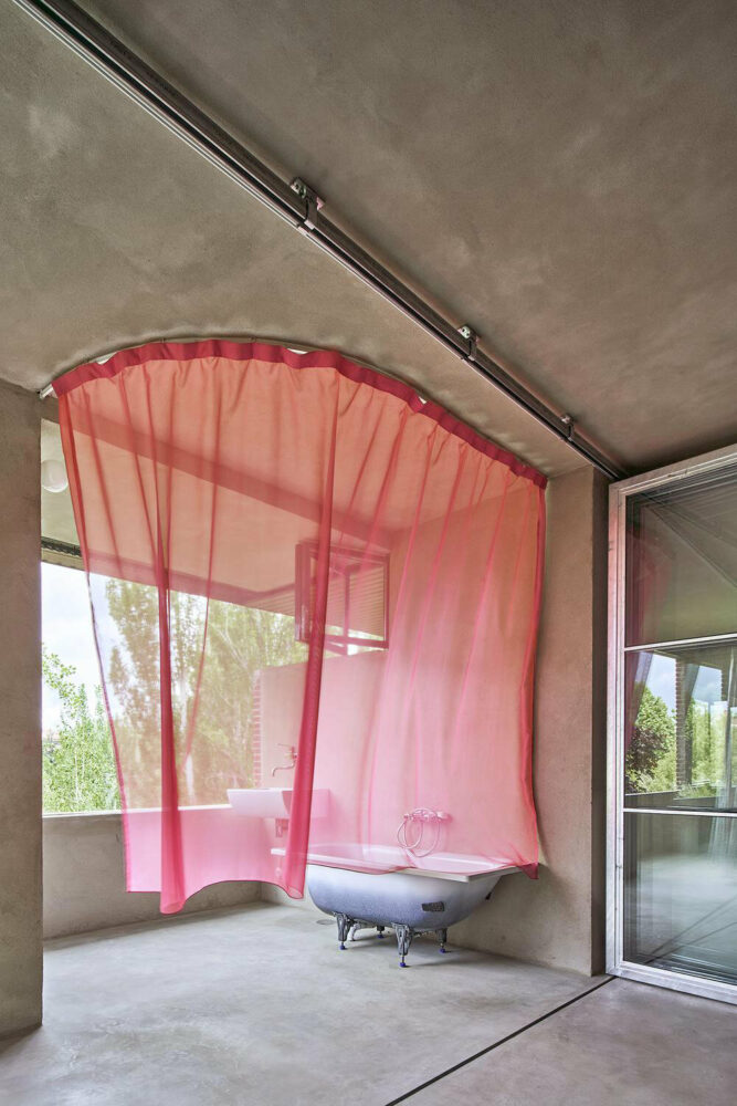 the bathrooms are well illuminated and well ventilated