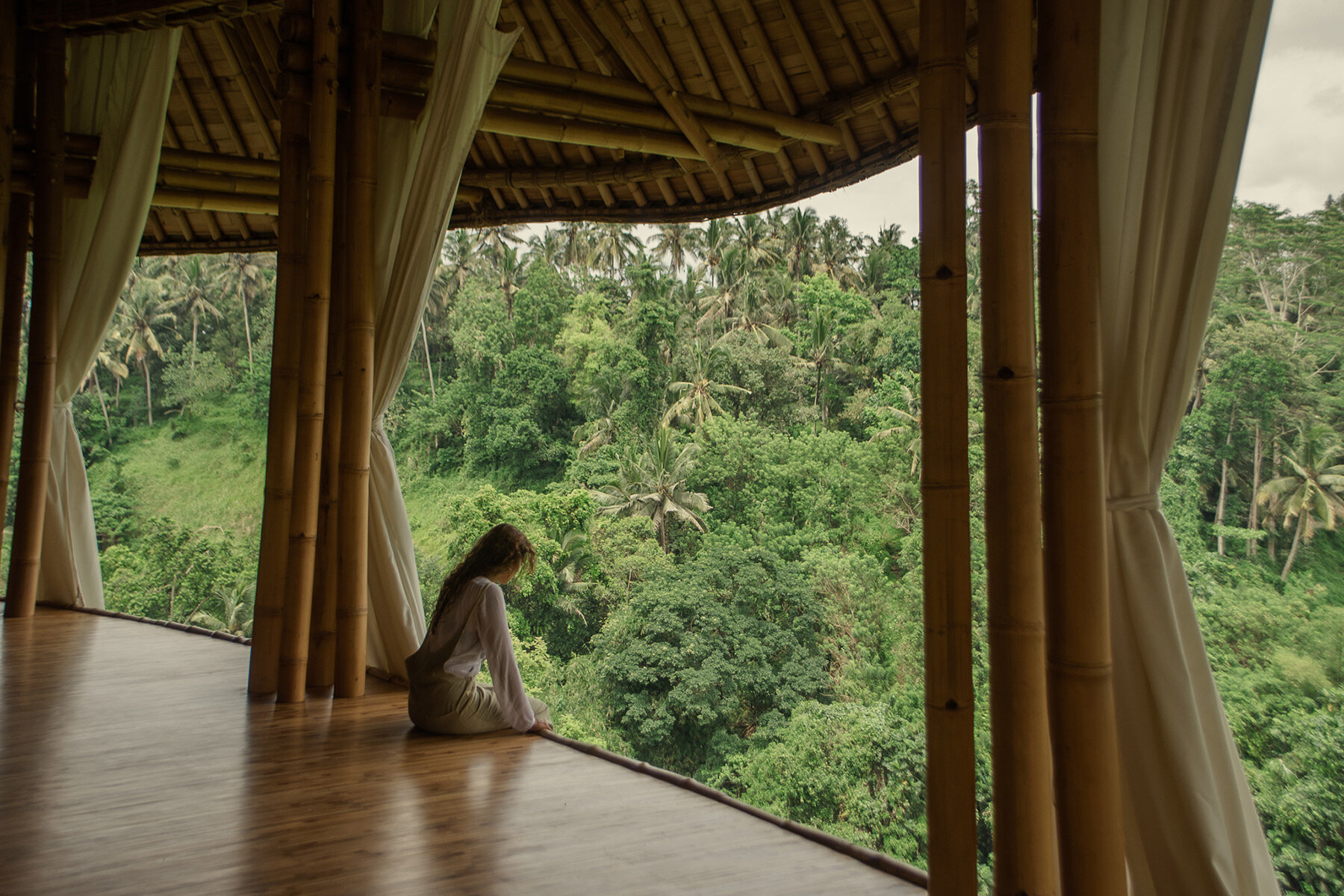 undulating-bamboo-canopy-tea-house-pablo-luna-bali-designboom-full-width-02