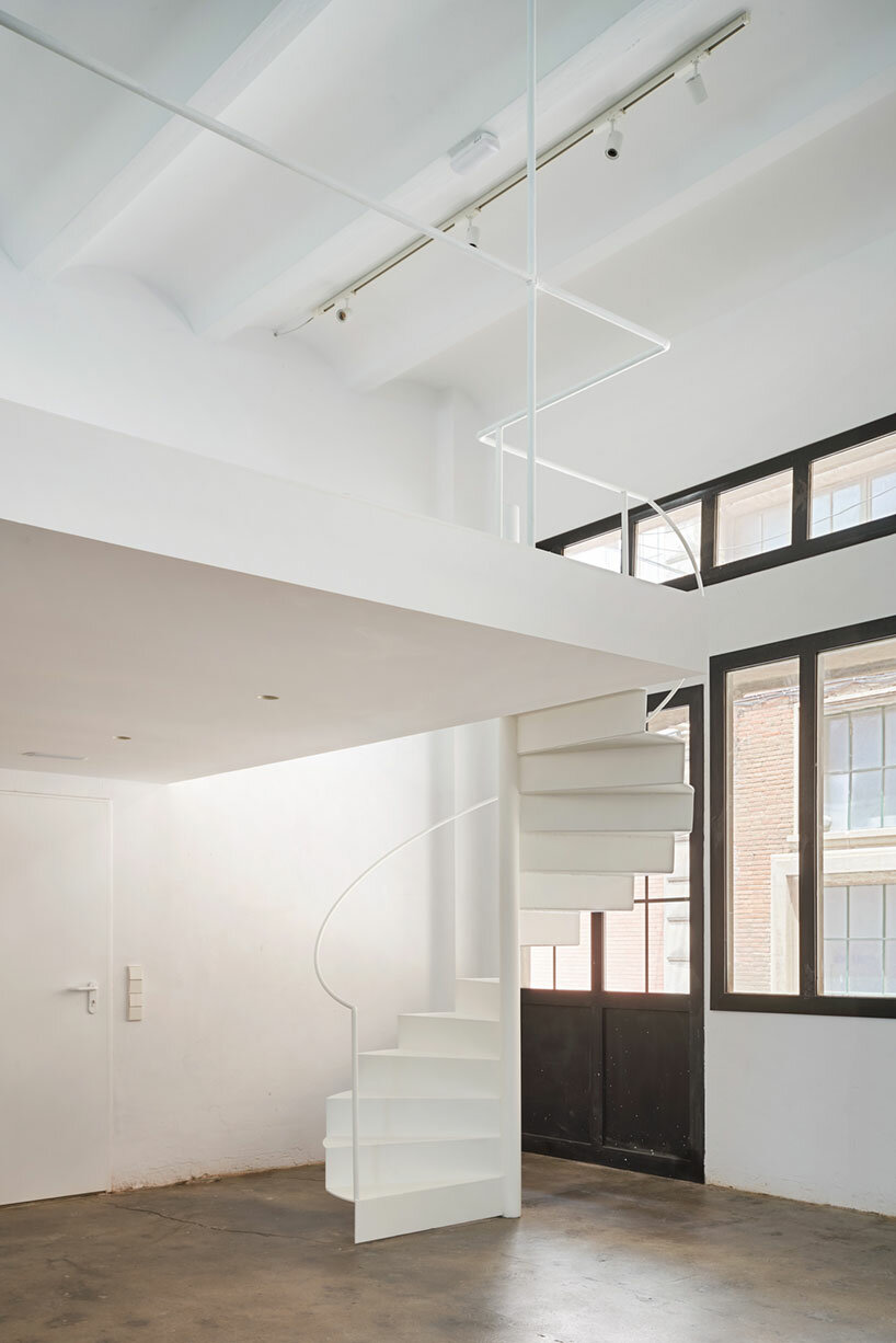Isern Serra curates industrial minimalism in Barcelona with workspaces for TheKeenFolks - 4