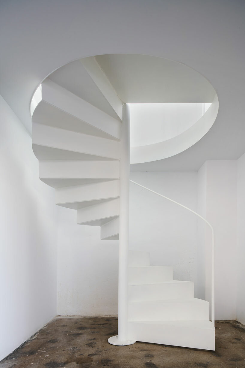 Isern Serra curates industrial minimalism in Barcelona with workspaces for TheKeenFolks - 5