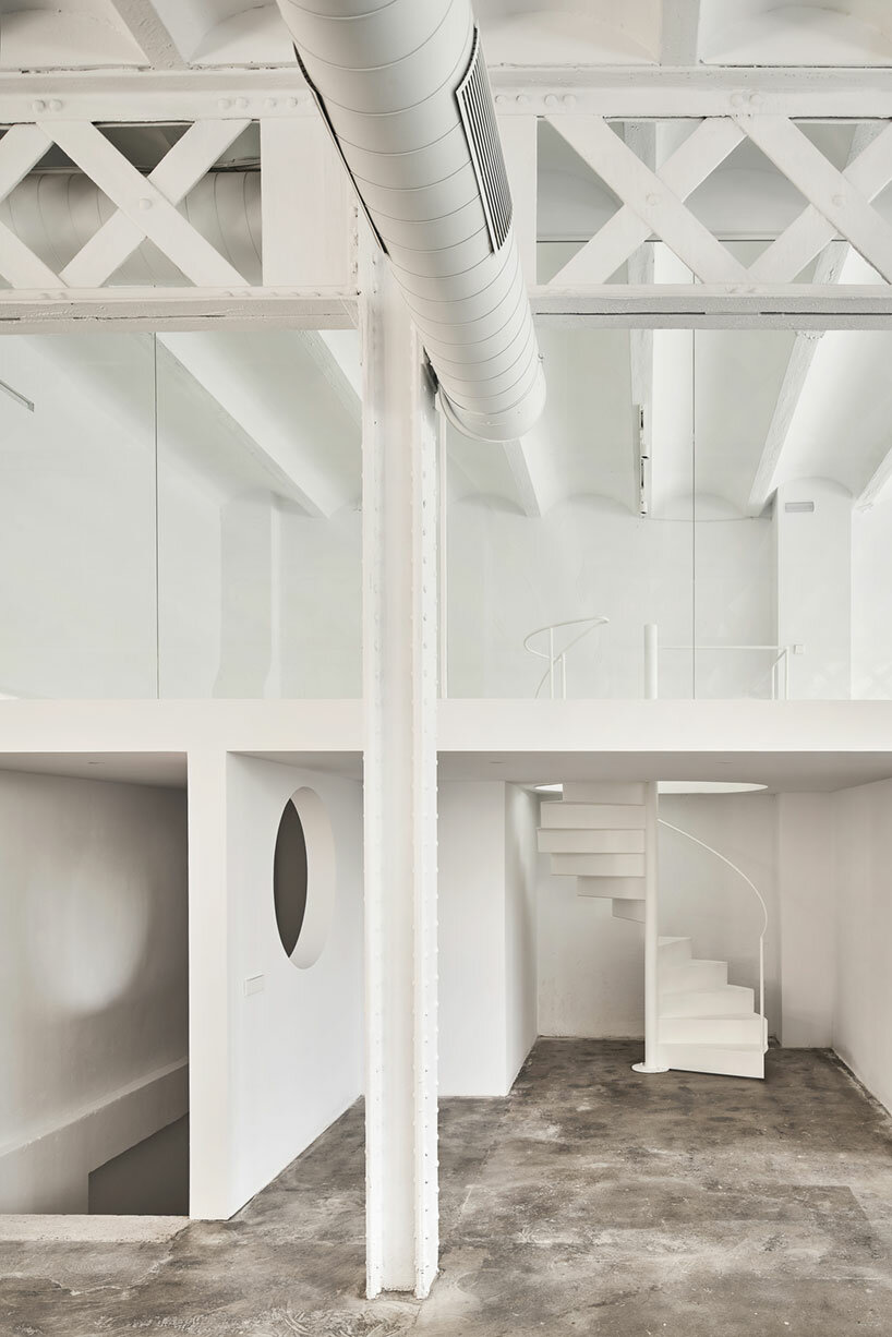 Isern Serra curates industrial minimalism in Barcelona with workspaces for TheKeenFolks - 1
