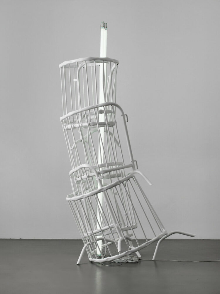 pousttchi bettina, double monument for flavin and tatlin XIII, 2014, crowd barriers, powder coated, fluorescent tubes, 280 x 160 x 132 cm, © courtesy buchmann galerie, berlin