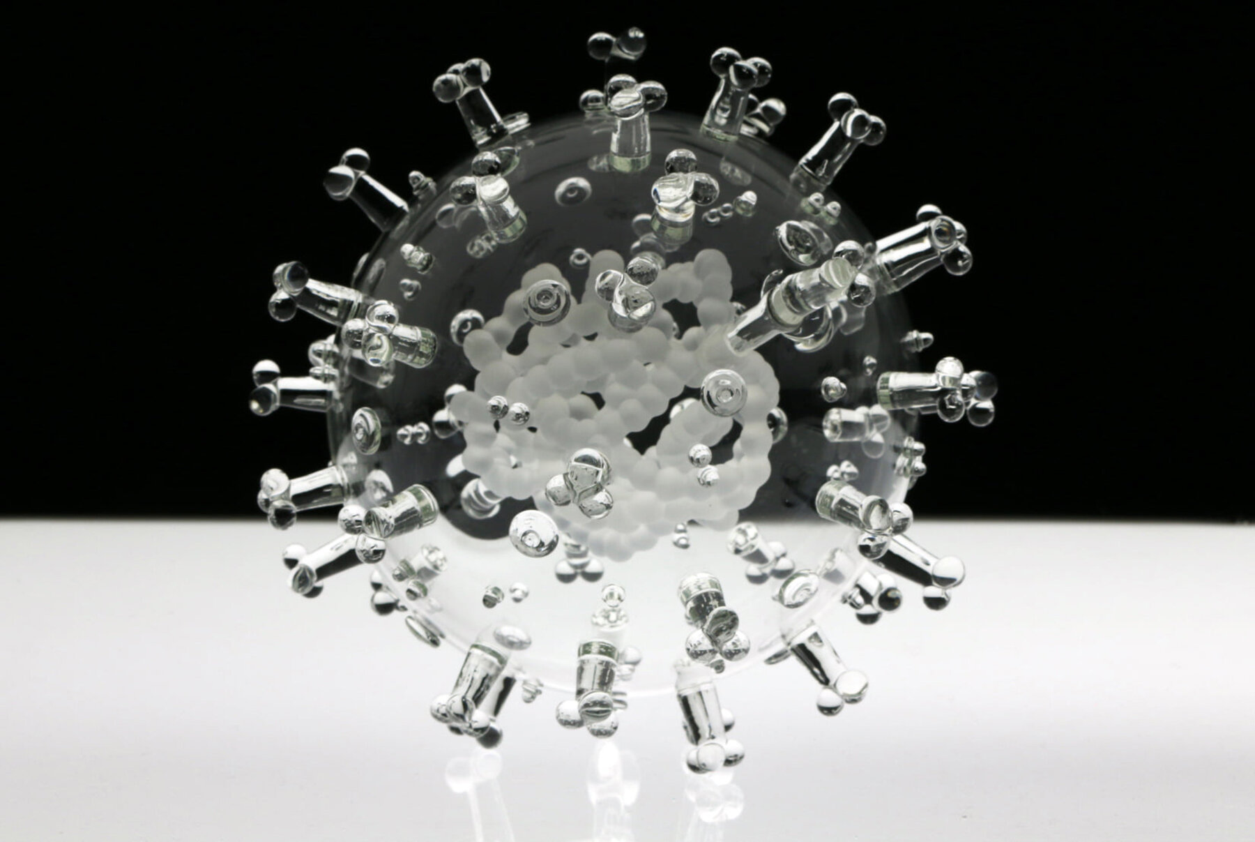 luke-jerram-glass-microbiology-viruses-sculptures-designboom-21800