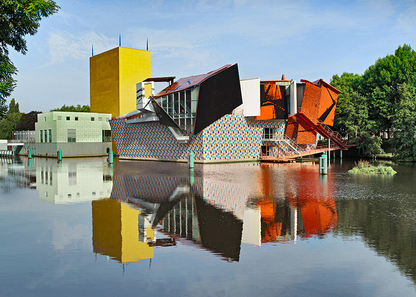 alessandro mendini, groninger museum, groningen, the netherlands, 1989-1994. image by erik and petra hesmerg. 