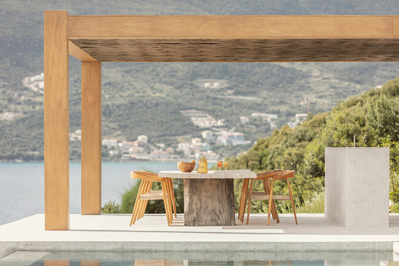 block722 embeds this breezy holiday home ‘villa apollon’ into the island coast of greece