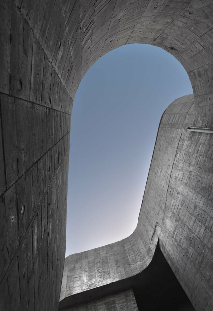 the enclosure serves as an echo chamber of sorts, 'where the sound of acacia leaves rustling in the strong ocean winds is amplified'