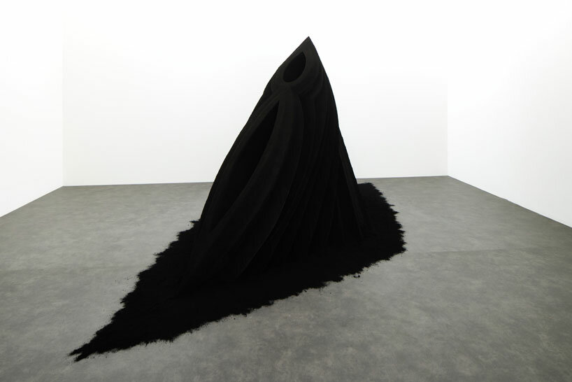 Anish Kapoor, Mother as a Mountain (Black), 1985, image © David Levene
