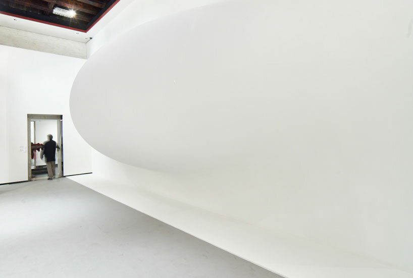 Anish Kapoor, Pregnant White Within Me, 2022, image © David Levene