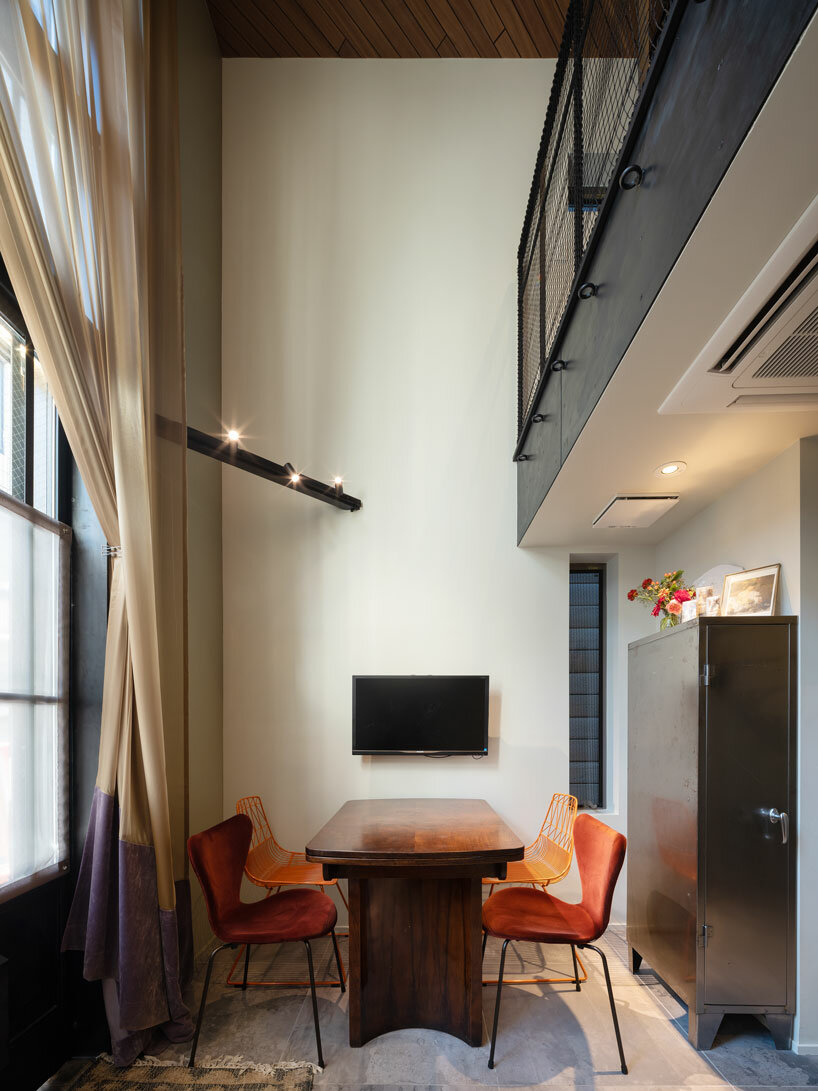 arte-1 architects designs a narrow house with a big glass door in tokyo - 2